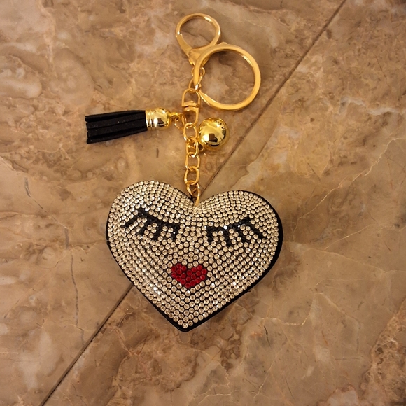 Accessories - 💥SALE💥Rhinestone Heart Keychain NEW